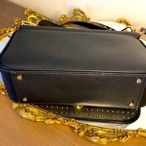 Calvin Klein statement series locking shoulder bag - Picture 4 of 8